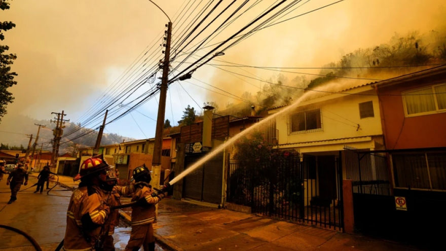 Số người chết do các vụ cháy rừng ở Chile tăng lên hơn 120